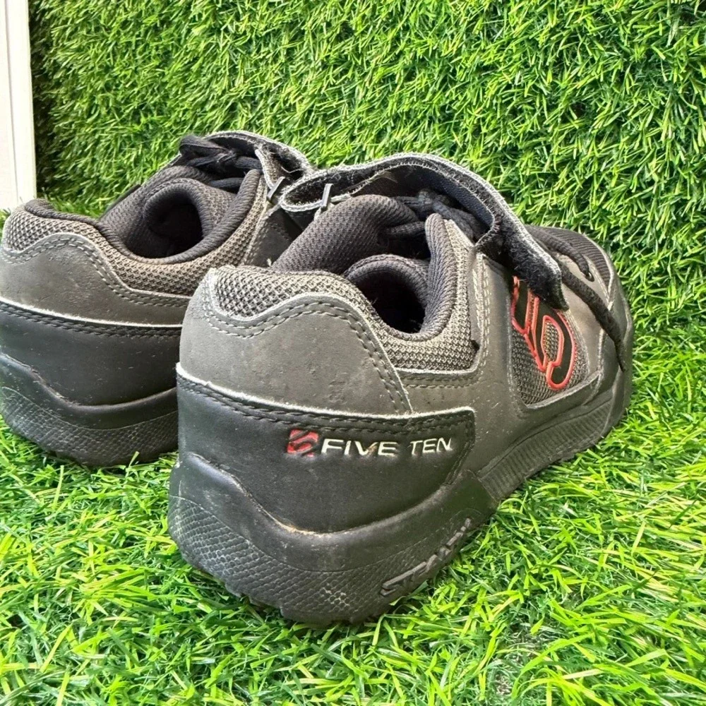 Five Ten Maltese Falcon Mens 8 Mountain Bike Shoes Black Grey Leather SPD 5267